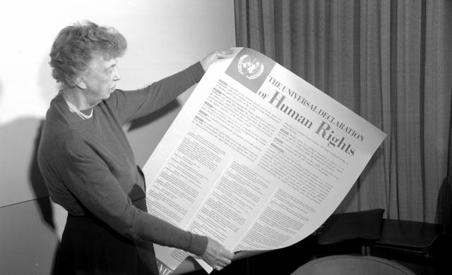 Mrs. Eleanor Roosevelt of the United States holding a Declaration of Human Rights poster in Spanish